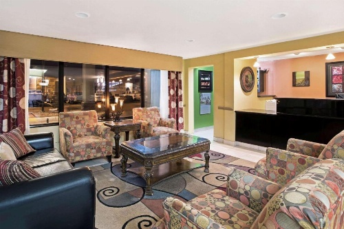 La Quinta Inn & Suites by Wyndham Salina image 12