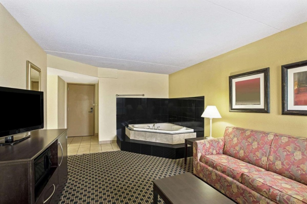 La Quinta Inn & Suites by Wyndham Salina Image 19