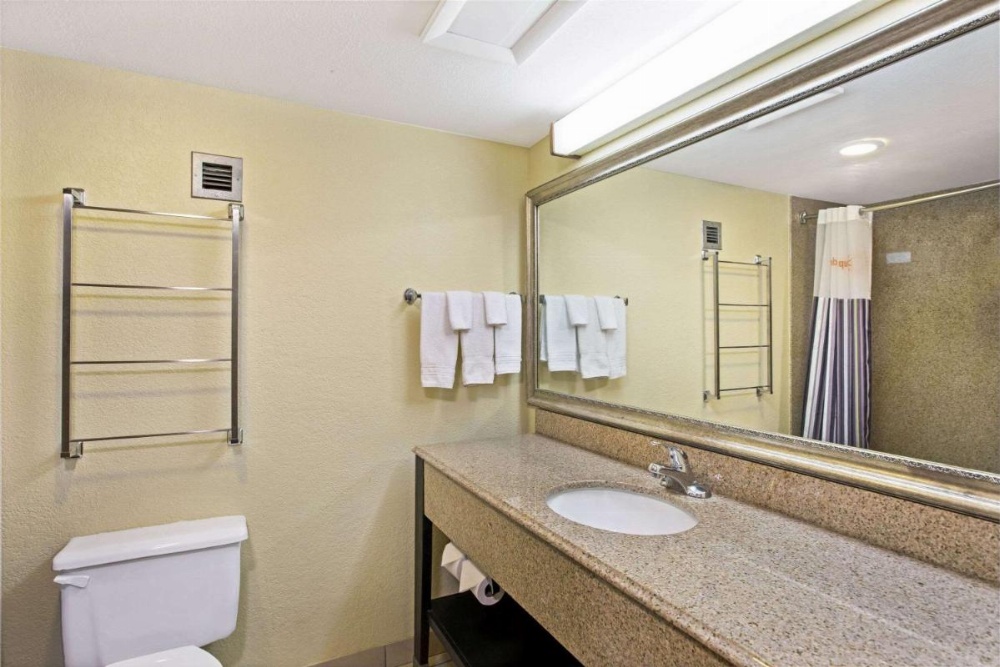 La Quinta Inn & Suites by Wyndham Salina Image 22