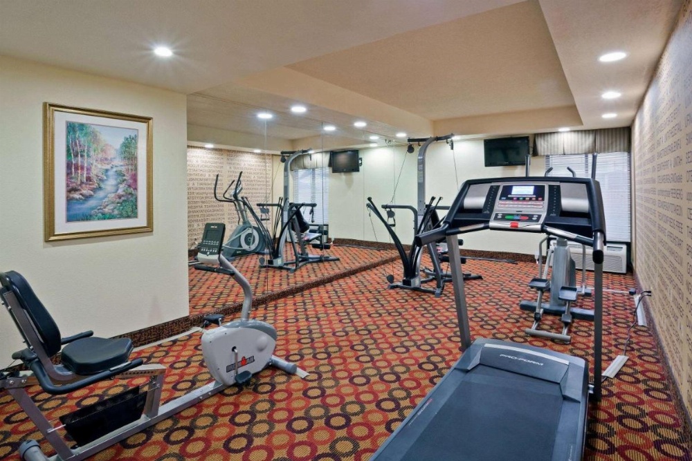 La Quinta Inn & Suites by Wyndham Salina Image 30