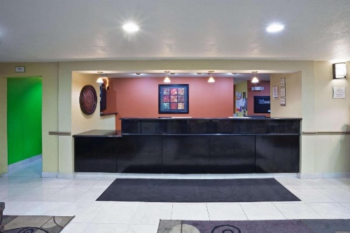 La Quinta Inn & Suites by Wyndham Salina image 38