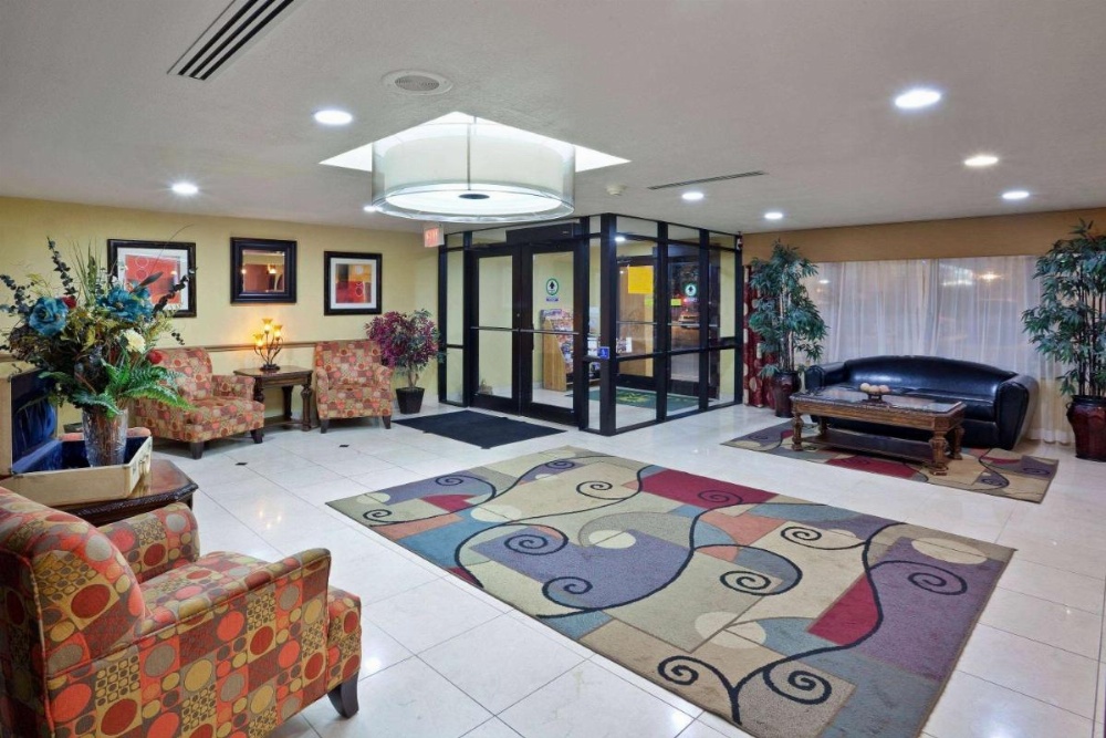 La Quinta Inn & Suites by Wyndham Salina Image 43