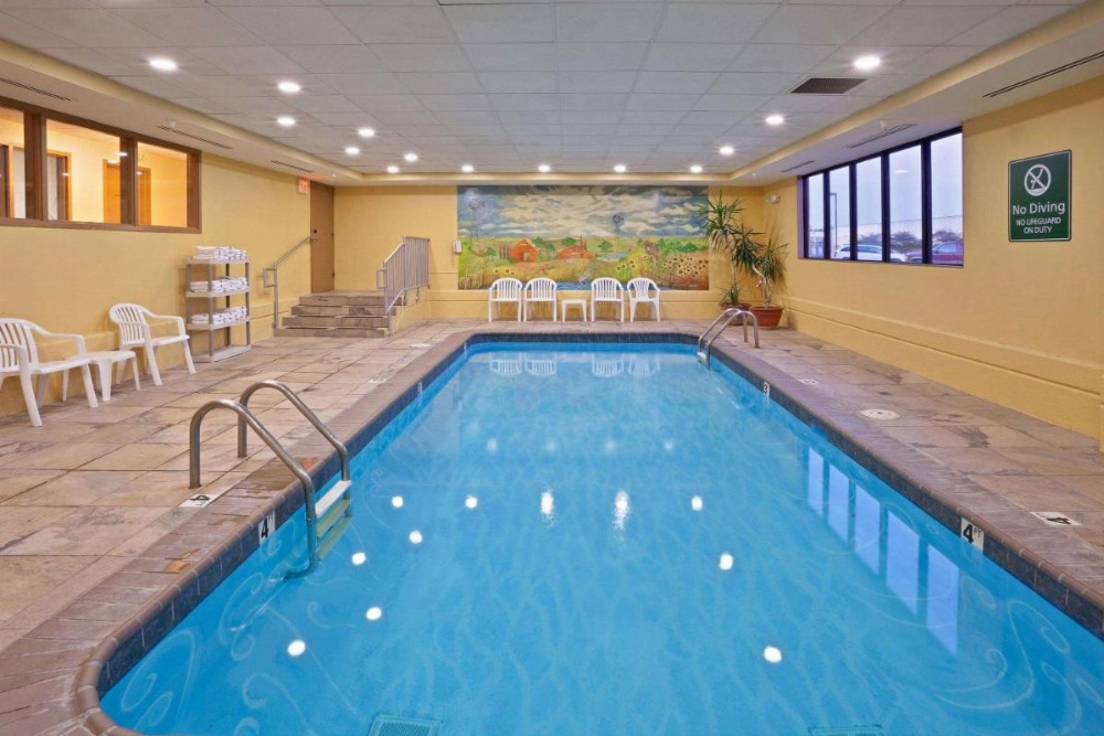 La Quinta Inn & Suites by Wyndham Salina Image 46