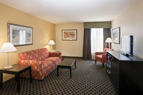 La Quinta Inn & Suites by Wyndham Salina image 47