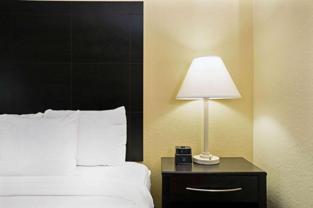 La Quinta Inn & Suites by Wyndham Salina Image 6