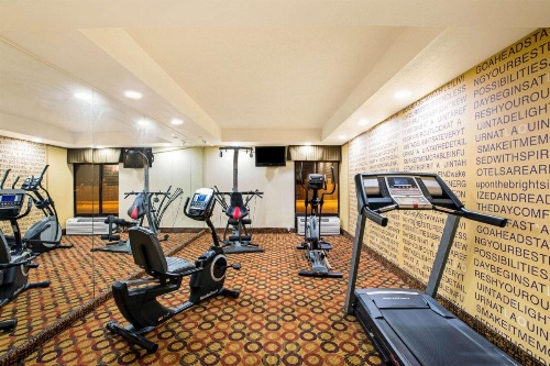 La Quinta Inn & Suites by Wyndham Salina image 9